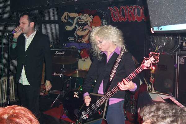 rockcitymorgue-20050125-slave_yseult-rzr-600x400.jpg